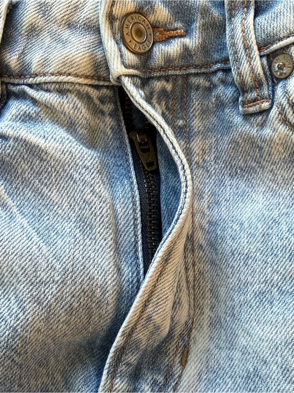 American Eagle Outfitters Light Wash Blue Distressed MoM Jeans Size 2 - Picture 13 of 14